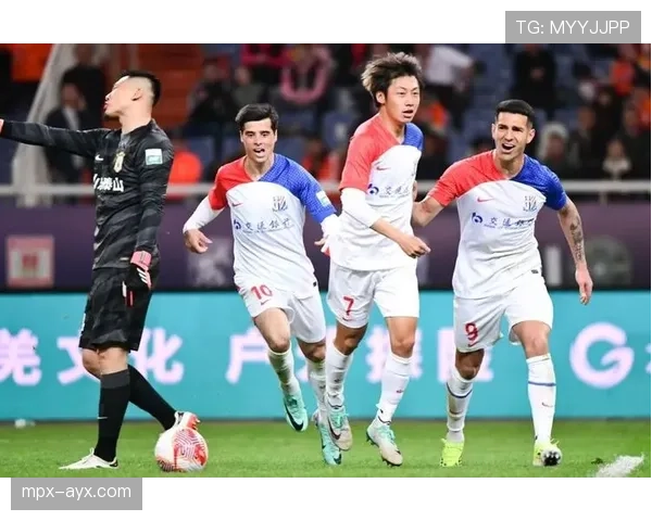 山东泰山防守坚如磐石,稳居失球最少争冠行列 山东泰山防守坚如磐石,稳居失球最少争冠行列