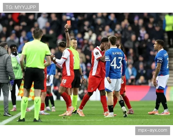 布拉加在新赛季持续冲击联赛前列，状态表现稳健引人关注