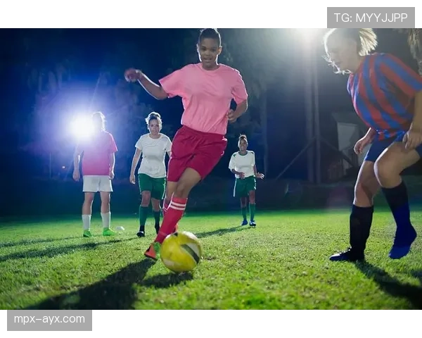 年轻足球队员的成长故事正在成为业内备受关注的热门话题