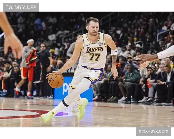 拉梅洛挡拆组织偏三分，与东契奇助攻结构不同