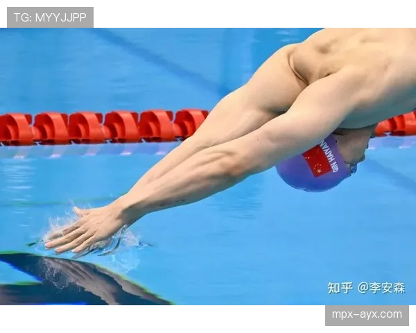 覃海洋赛场像拼命三郎，出门吃个饭那张账单像明星开的，我看得尴尬又想笑