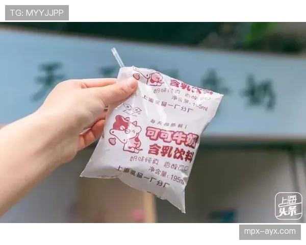 特雷·杨家的冰箱里塞满了能量饮料，连牛奶都得排队